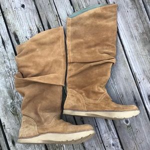 NWOT Earth boots